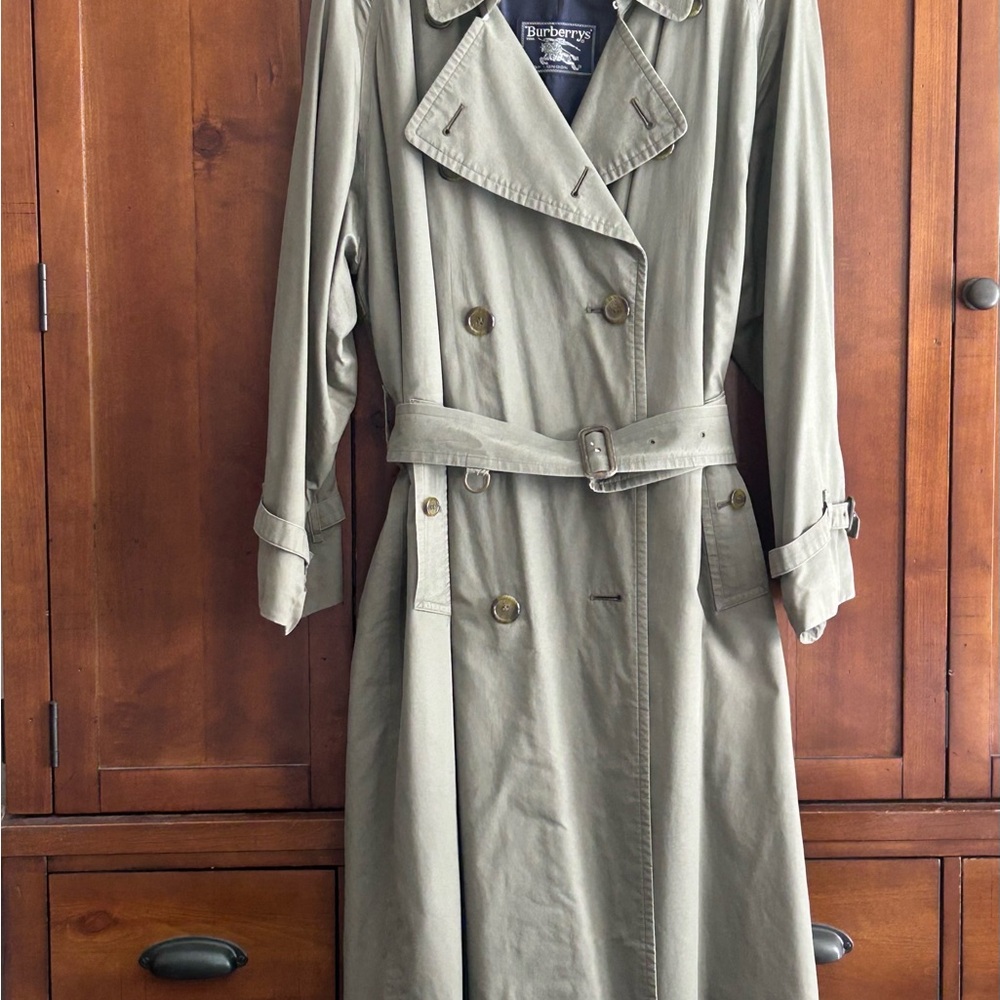 Burberry of London - Trench Coat - Unisex Size 38R- WXL or ML